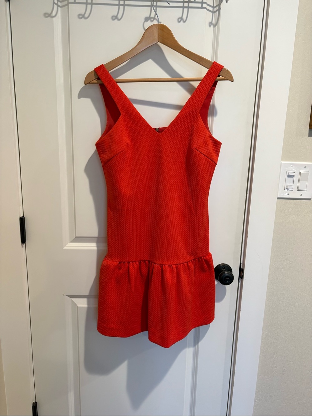 Trina Turk Isis Coral Orange Red Textured Drop-Waist Flounce Dress - size 4